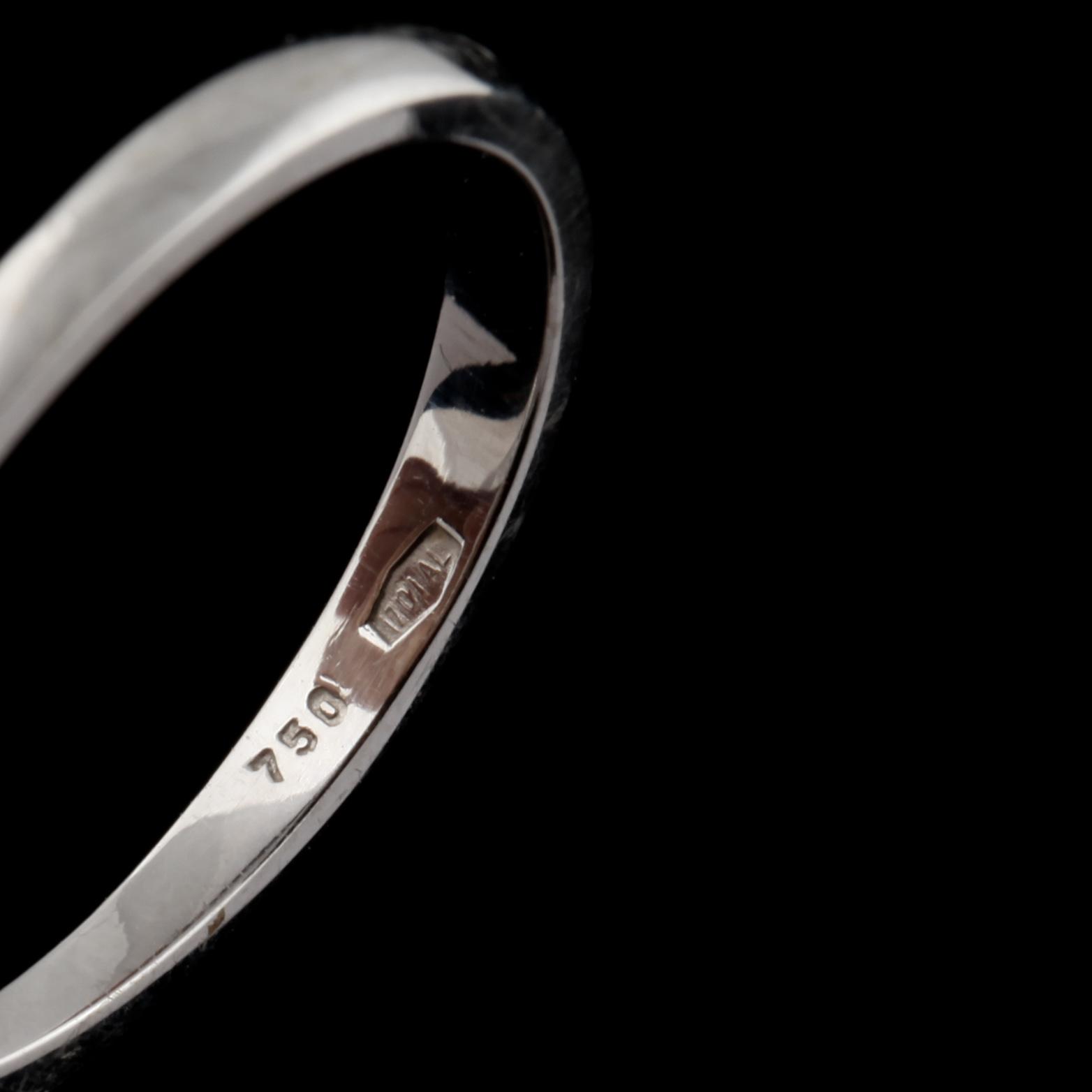 RING, 18k vitguld med 5 briljantslipade diamanter, 1.10 ct. Vikt 3,4 g.