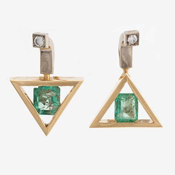 Earrings and pendant, triangular gold with emeralds and brilliant-cut diamonds.