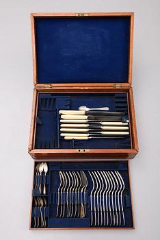 BESTICKSCHATULL, England, med bestick av nysilver, omkring år 1900.