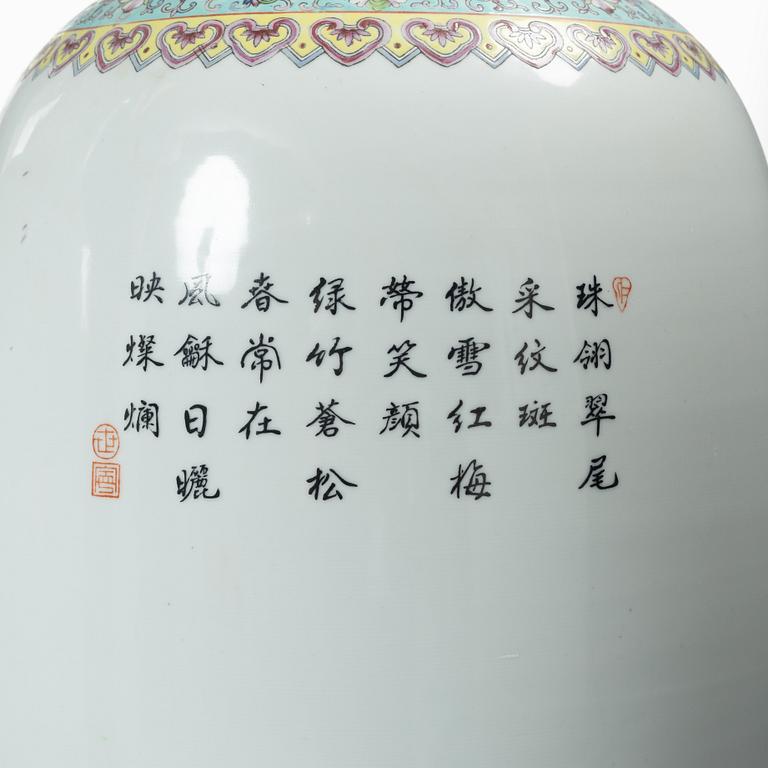 Golvvaser, ett par, porslin, Kina 1900-talets senare del.