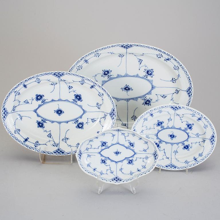 SERVIS, 129 delar, porslin, Musselmalet, Royal Copenhagen.