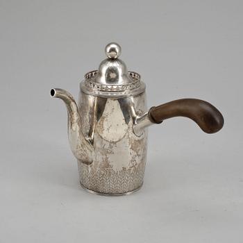 KAFFEKANNA, silver, otydliga mästarstämplar, sannolikt Tyskland, empirestil, omkr 1900. Vikt 765 gram.