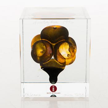 OIVA TOIKKA,  An annual glass cube, signed Oiva Toikka Nuutajärvi 1996 and numbered 528/2000.