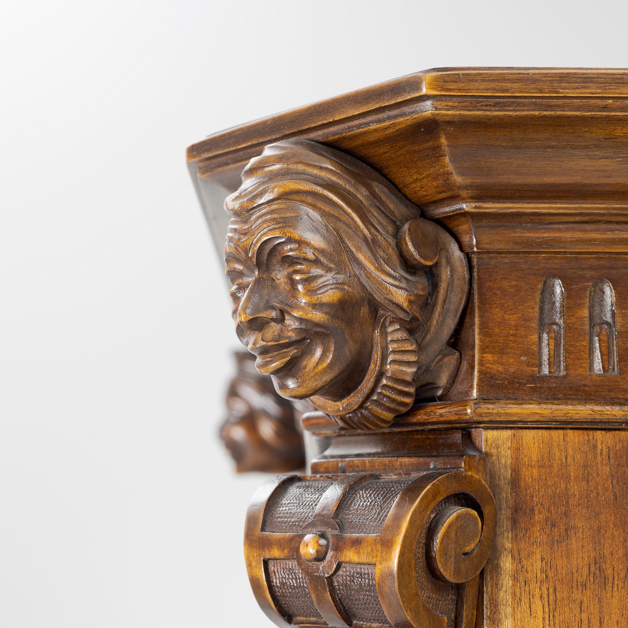 Barskåp, barockstil, 1900-talets första hälft.