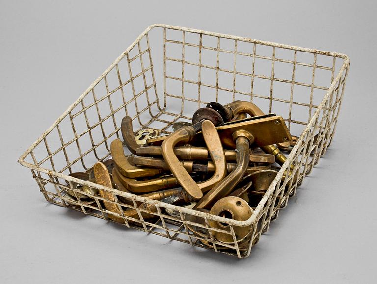PARTI HANDTAG och BESLAG, ca. 50 delar, mässing, 1800/1900-tal.