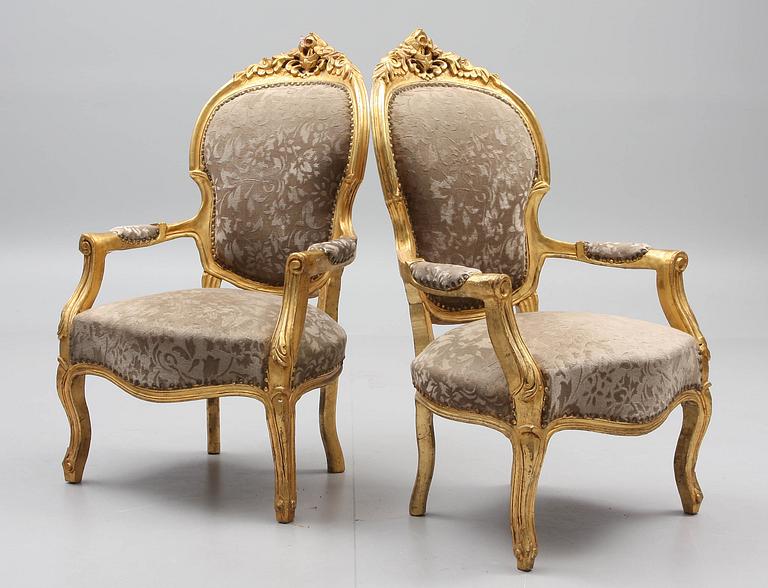 KARMSTOLAR, ett par, nyrokokostil, 1900-tal.