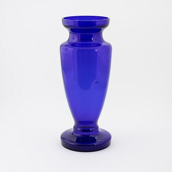 Praktvas, glas, 1900-tal.