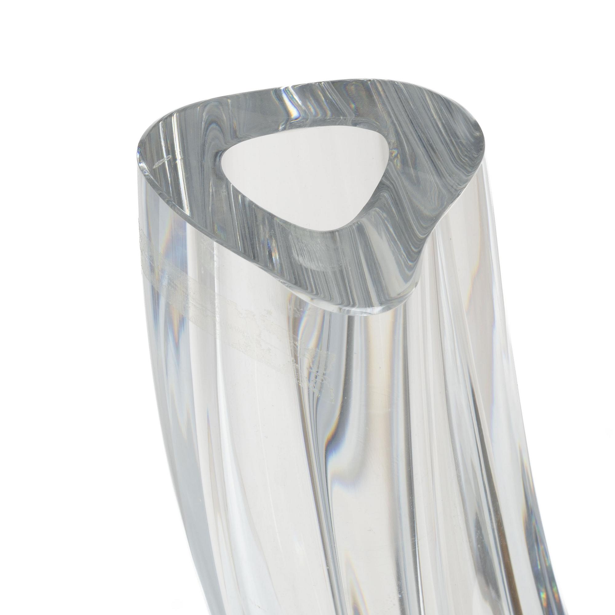 Göran Wärff, A vase / sculpture in clear glass. Signed.