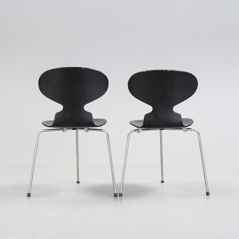 STOLAR, ett par, "Myran", Arne Jacobsen för Fritz Hansen, Danmark, 1900-talets mitt.