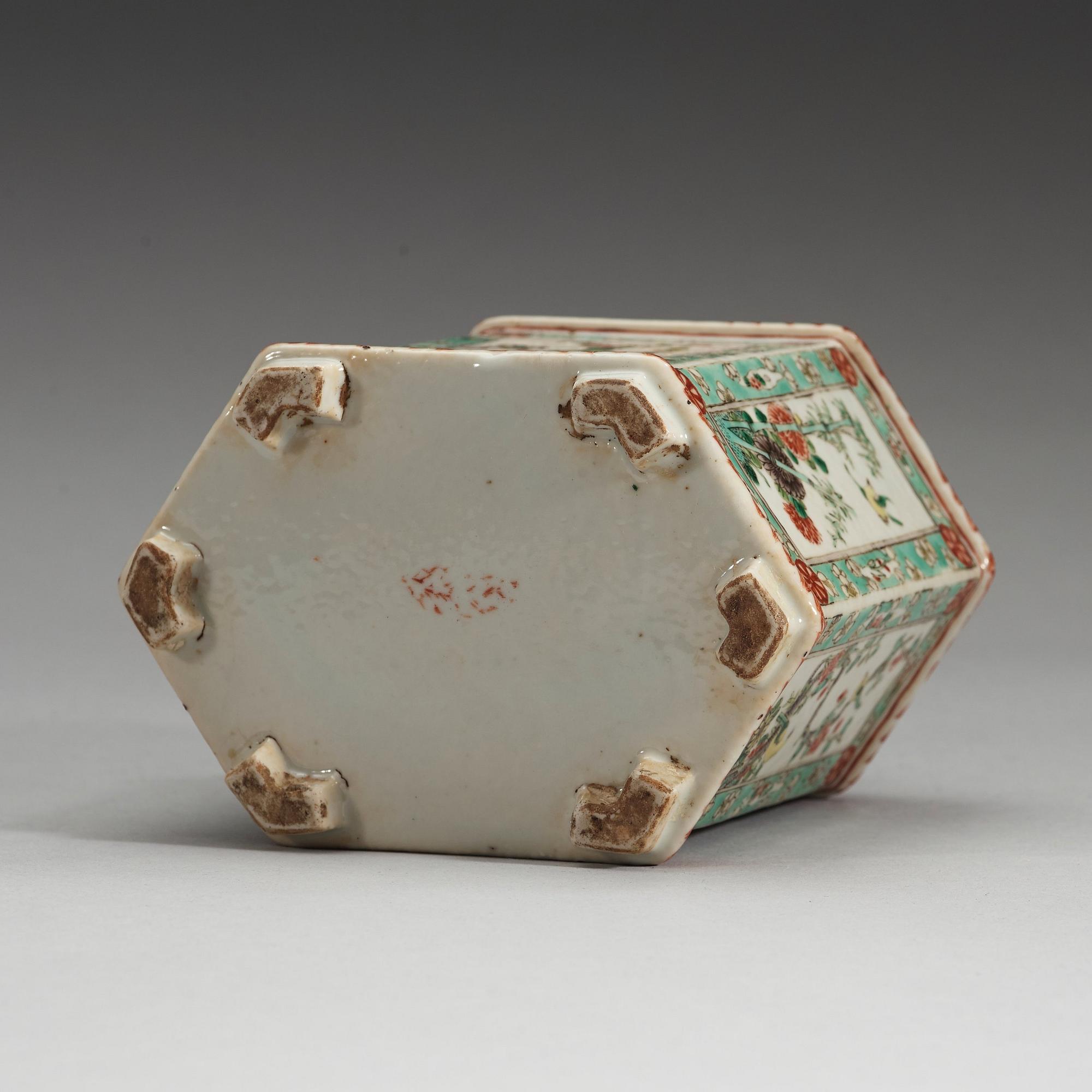 TEDOSA, porslin. Qingdynastin, 1800-tal.