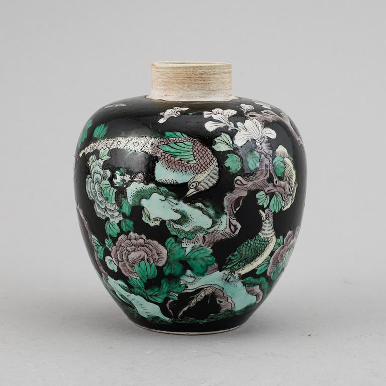 A famille noire jar, late Qing dynasty.