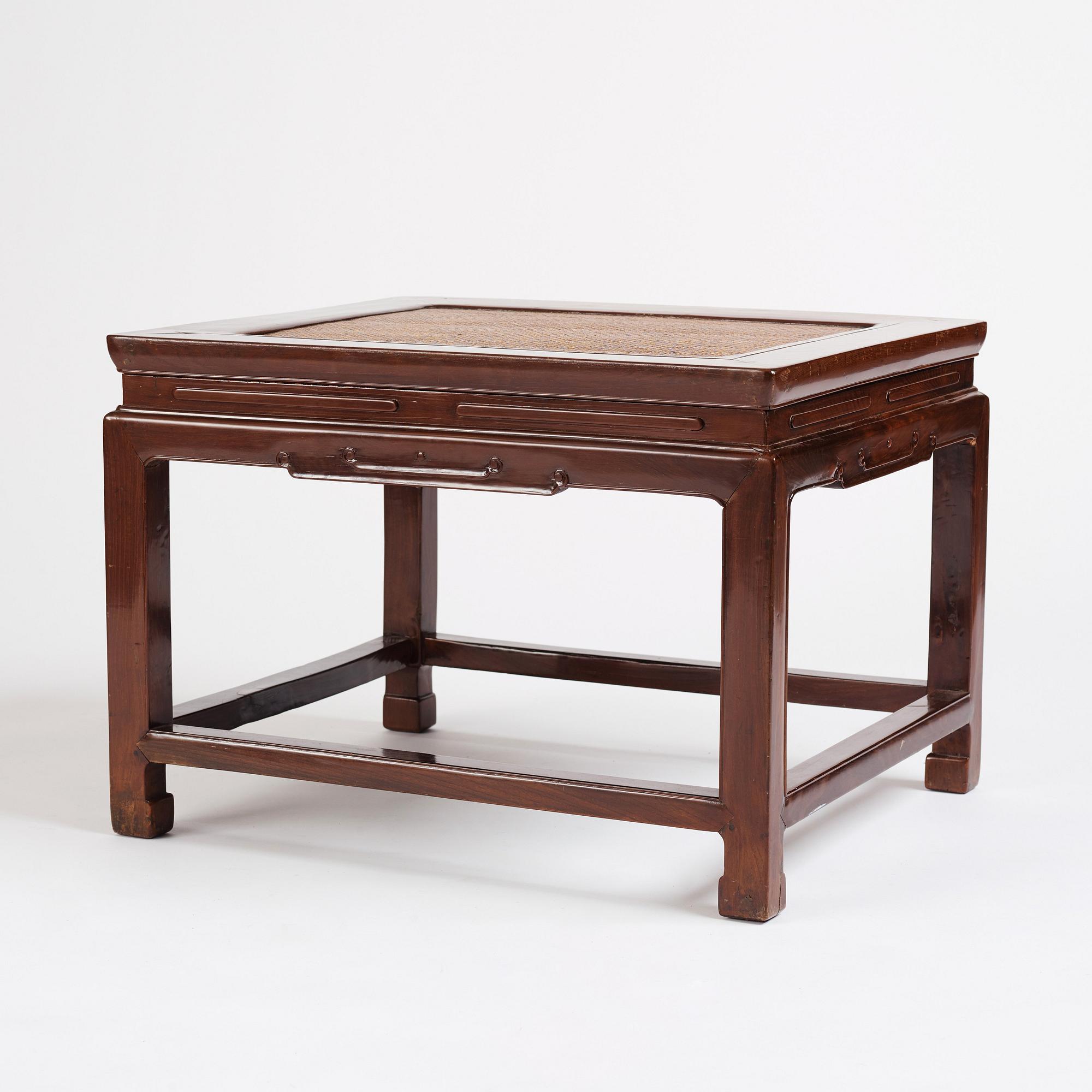 Bord, hardwood. Qingdynastin, 1800-tal.