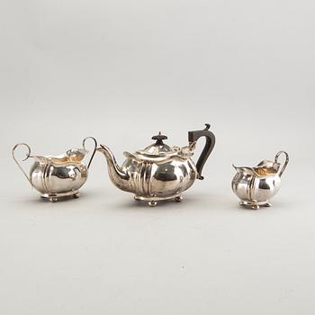 An English 3 pcs silver tea service, Birmingham 1908/09, total weight 570 gr.
