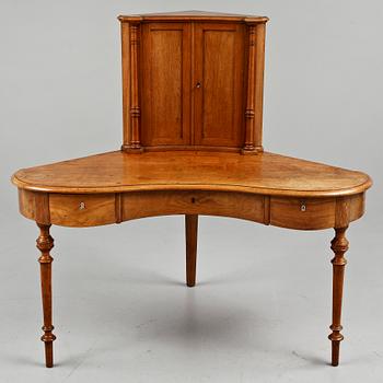 HÖRNSKRIVBORD, sekelskiftet 1900.