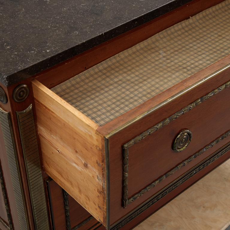 A gustavian style chest of drawers. First half of the 20th century.