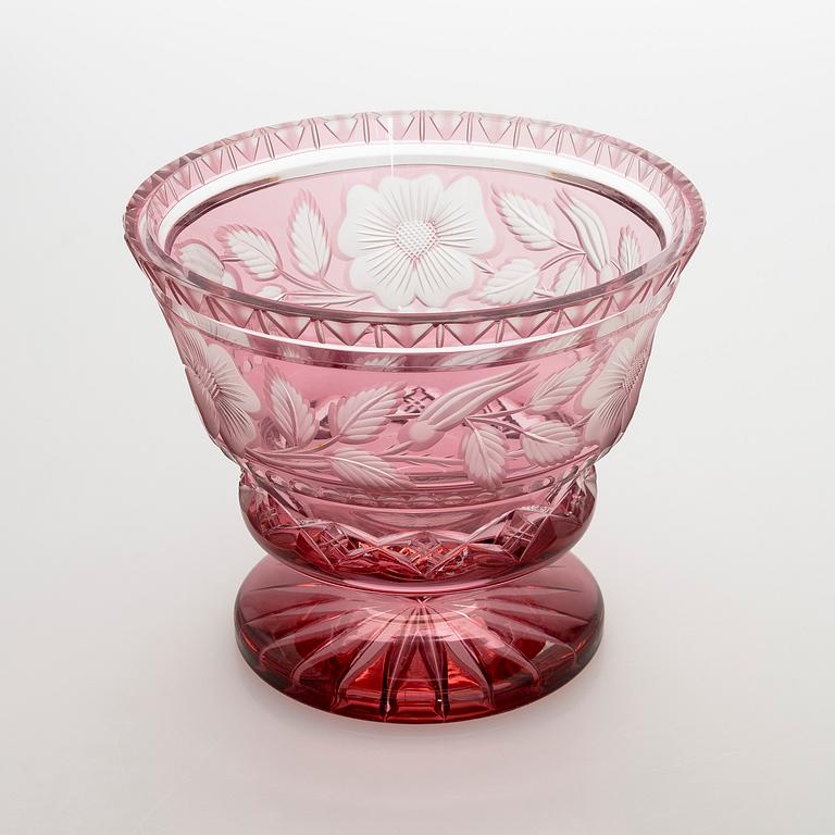 A mid-20th century crystal bowl.