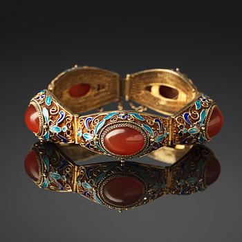 707. A Chinese gilt silver enameled bracelet, early 20th Century.