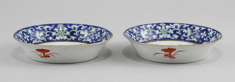 FAT, ett par, porslin, Qing dynastin, 1800-tal.
