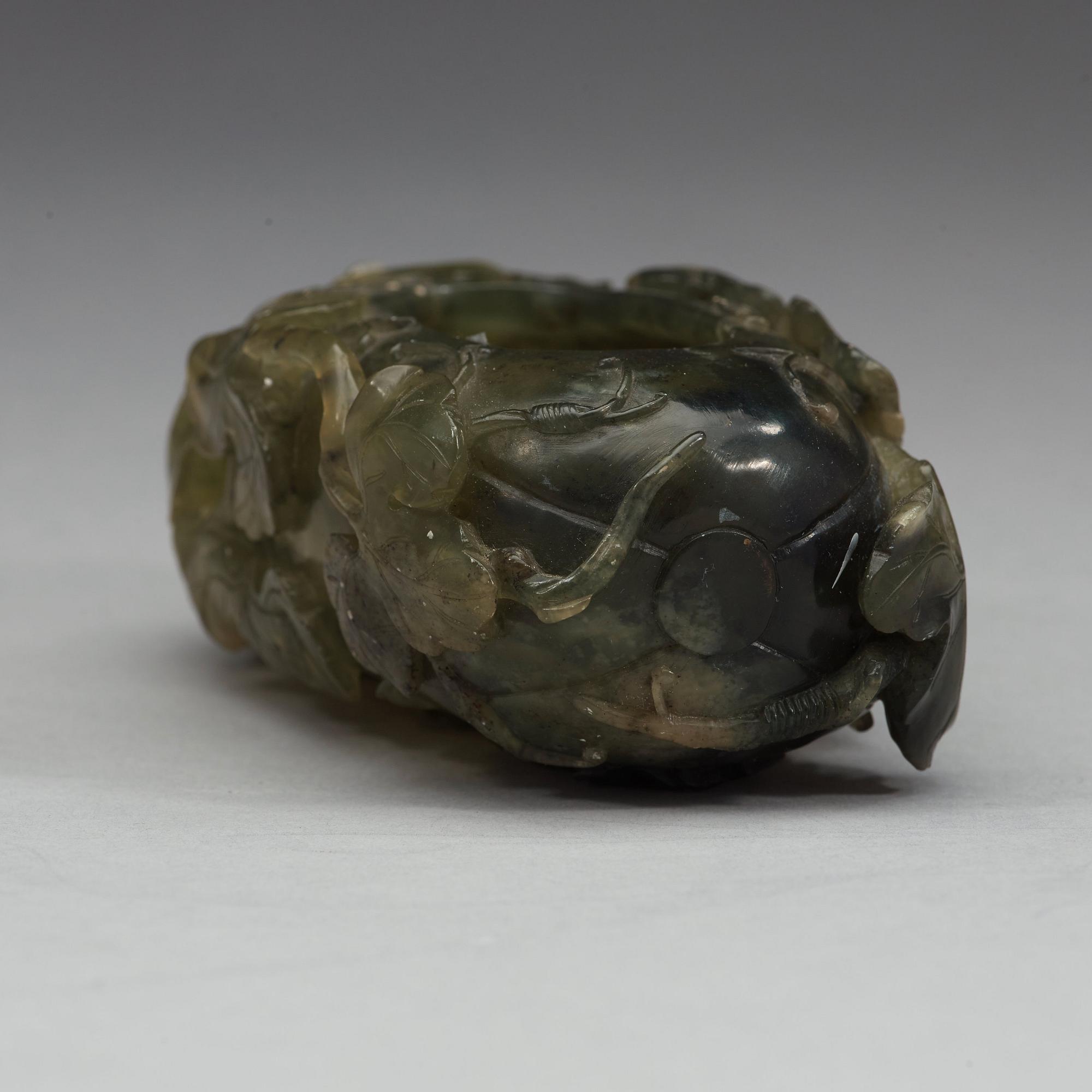 PENSELBAD, grön sten. Qingdynastin omkring 1900.