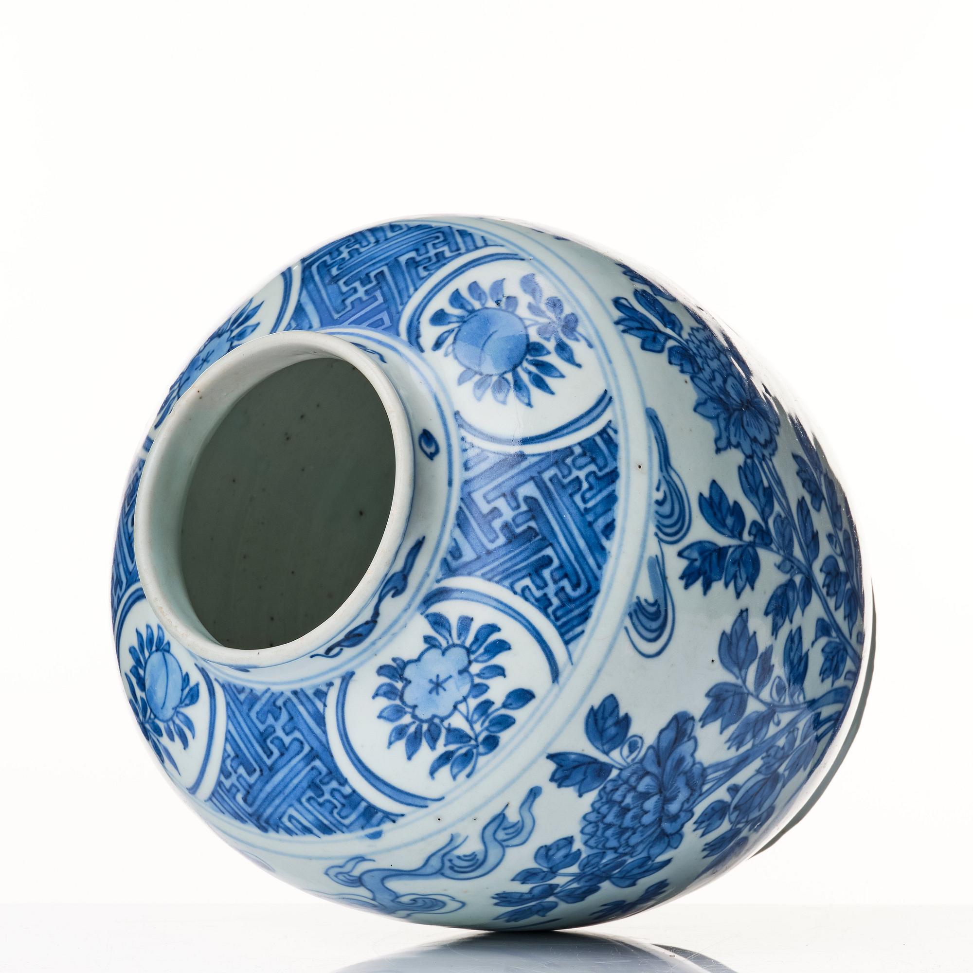 A blue and white jar, Ming dynasty, Wanli (1572-1620).