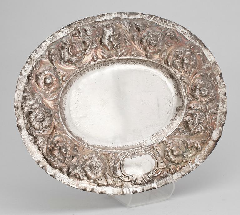 PRESENTERFAT, silver, barockstil, A. Nilsson, Lund 1918. Vikt ca 600 gram.