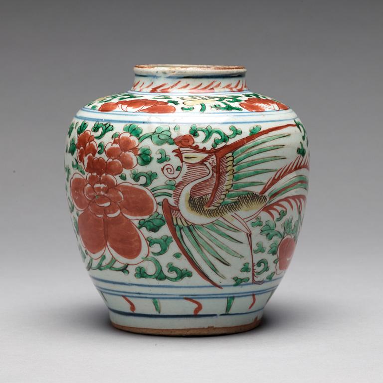 A Transitional wucai jar, 17th Century.