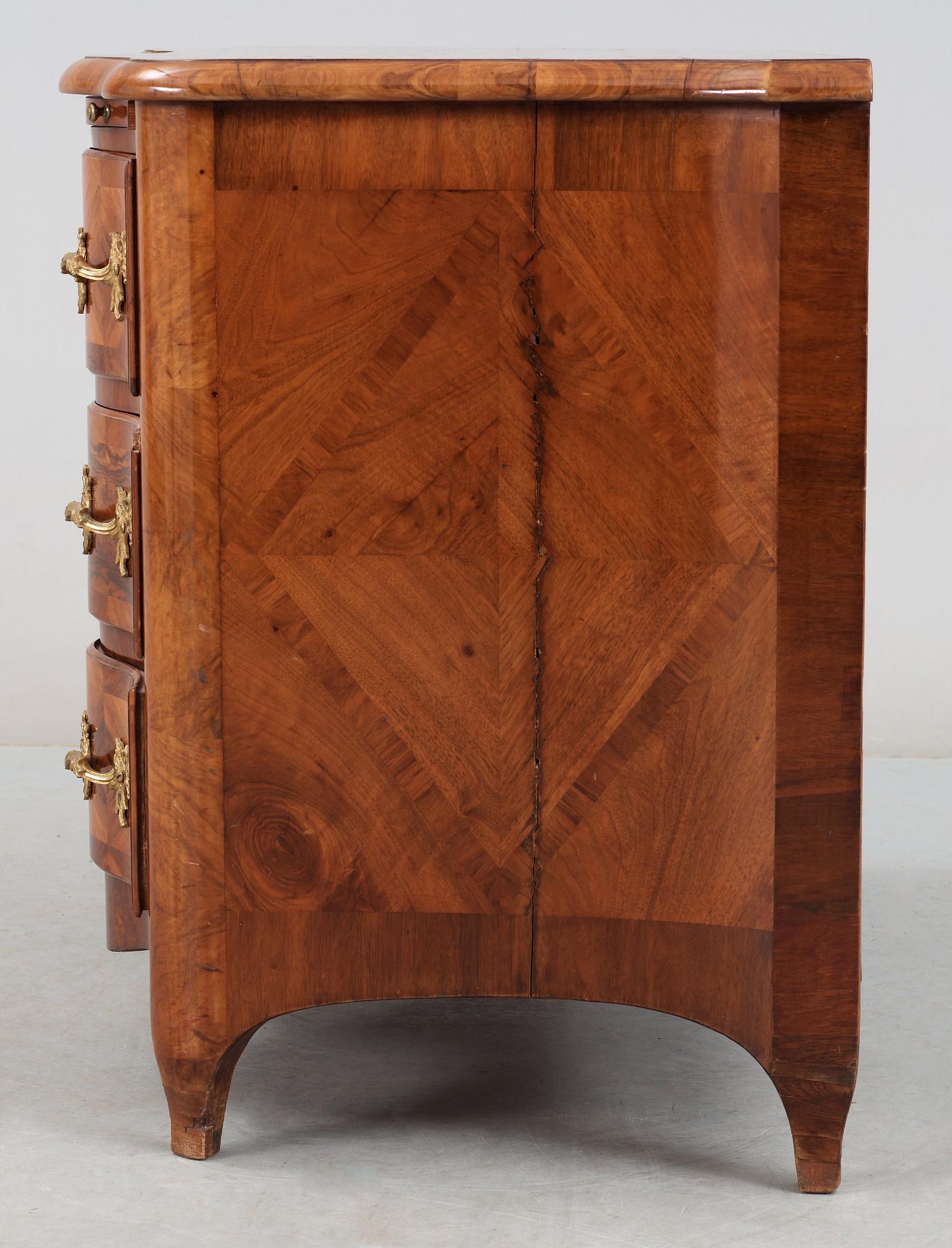 BYRÅ, tillskriven Johan Hugo Fürloh (mästare i Stockholm 1724-1745). Senbarock.