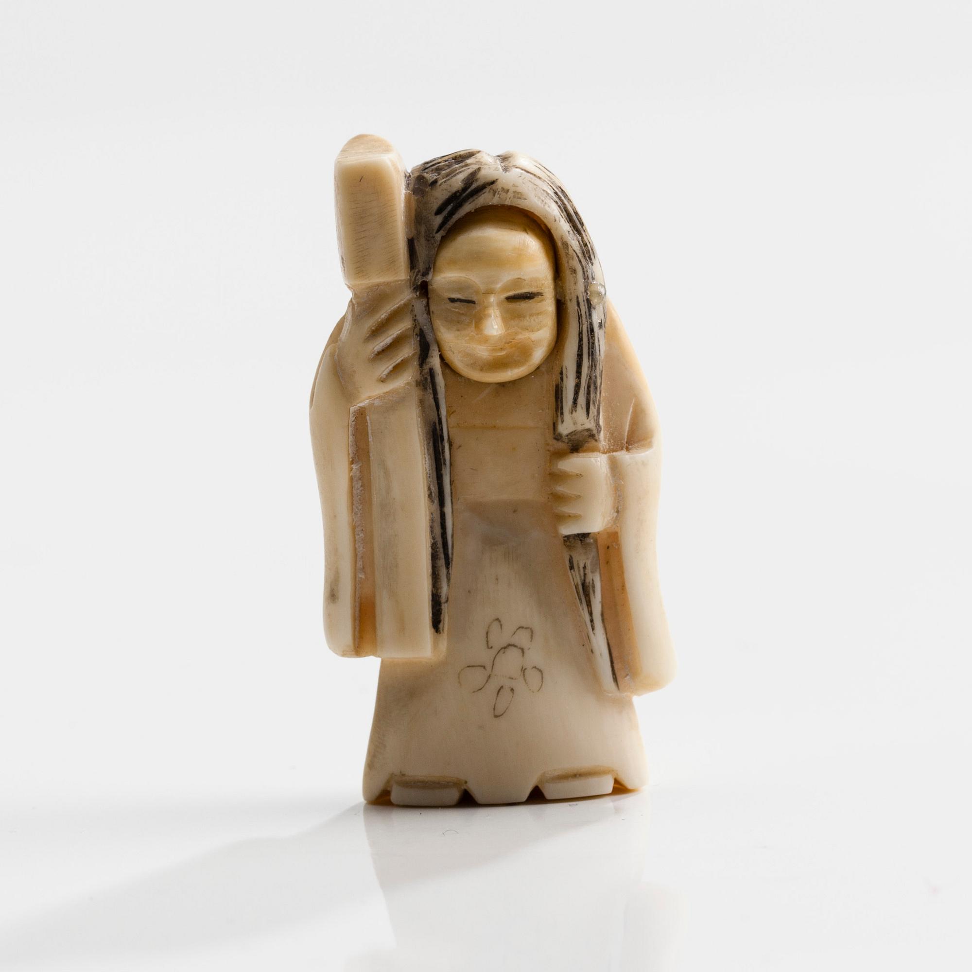 NETSUKE, ben, signerad, Japan möjligen 1700-tal.