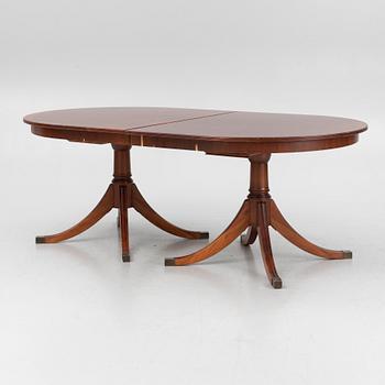 Matbord, engelskt, 1900-talets andra hälft.