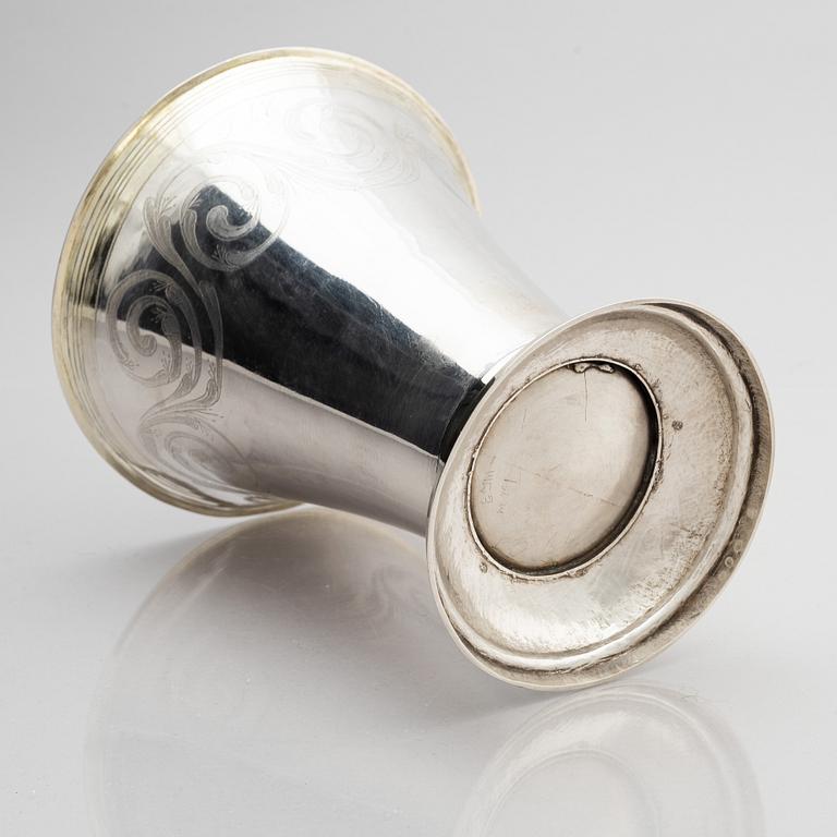 Johan Fredrik Masman, bägare, delvis förgyllt silver, Stockholm 1815. Empire.