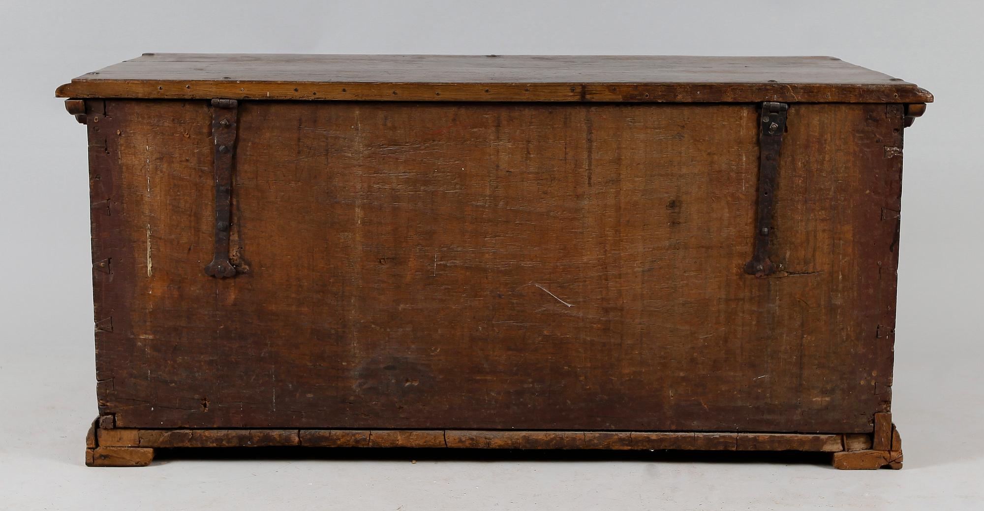 CASSONE, betsat trä, 1700-tal.