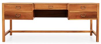 437. JOSEF FRANK, skrivbord, Firma Svenskt Tenn, modell 500/A.