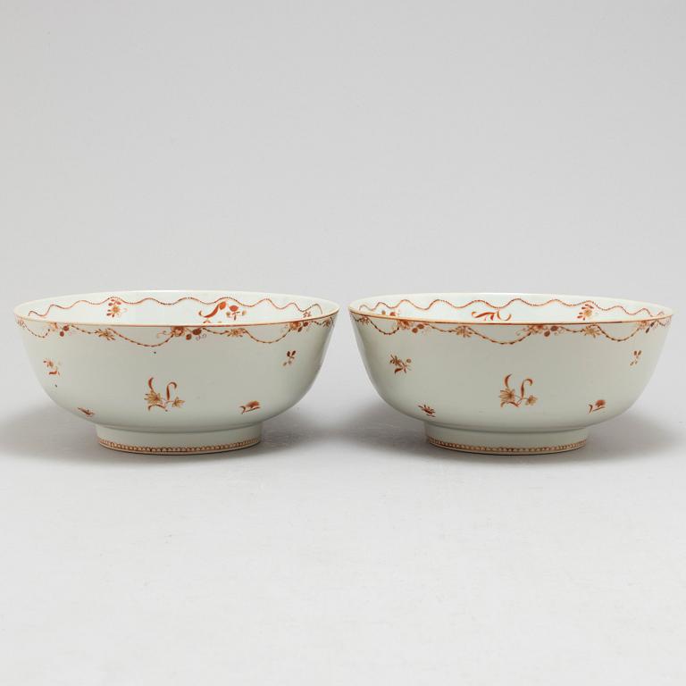 A pair of bowls, Qing dynasty, 18th century.