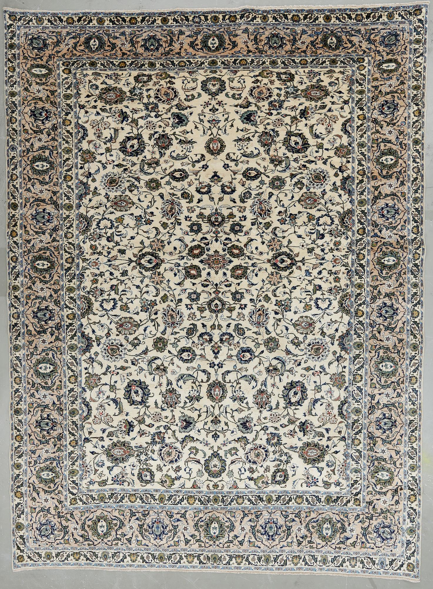 MATTA, Keshan, ca 395x305 cm.