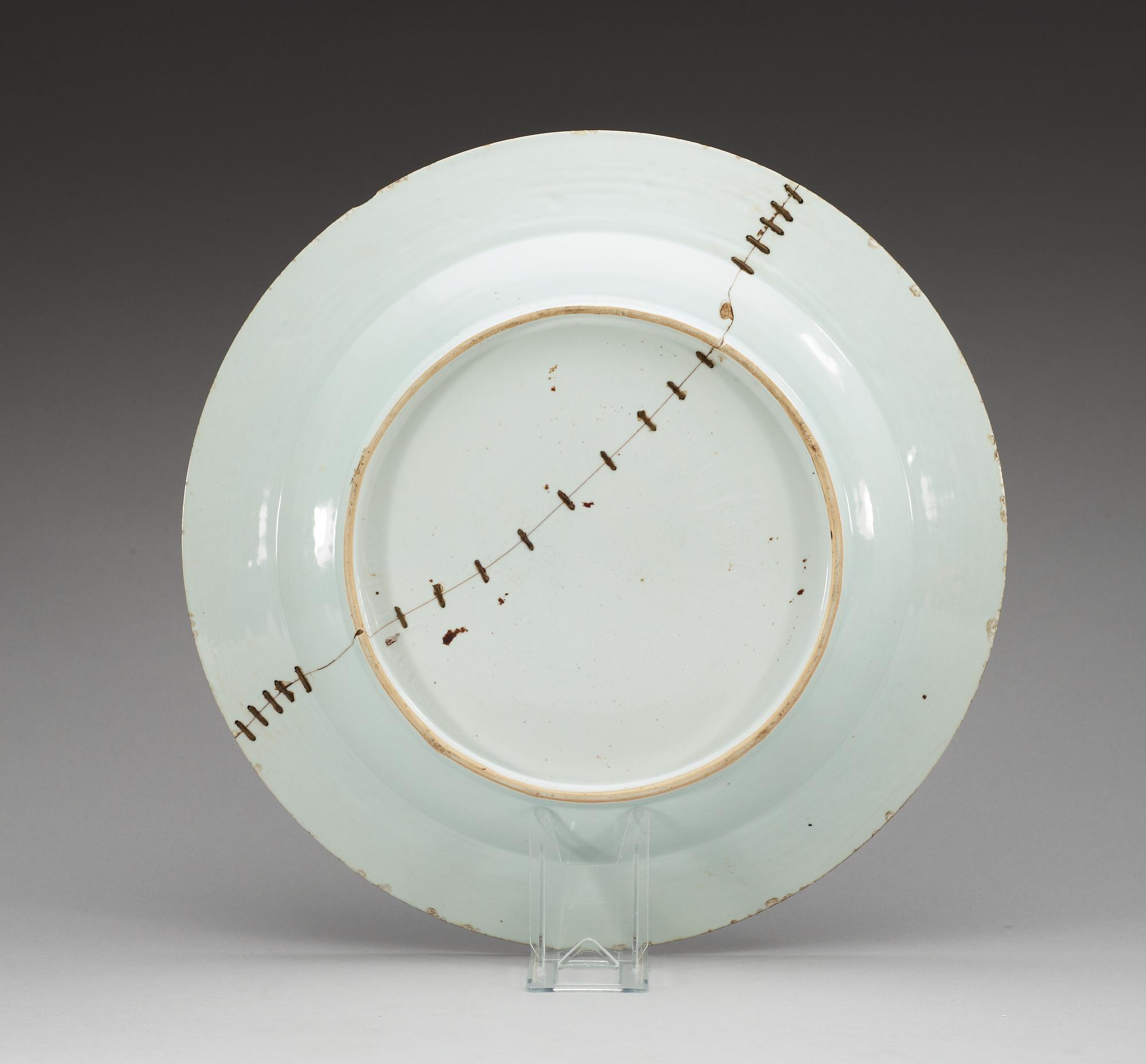 FAT, vapenporslin. Qing dynasti ca 1735-40.