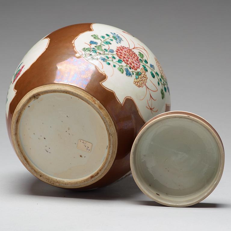 A famille rose and cappuciner brown jar with cover, Qing dynasty, 18th century.