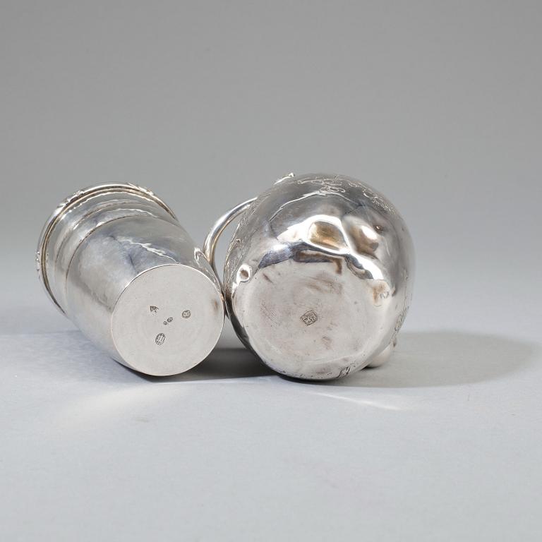 KANNA samt VAS, silver, orientaliskt samt jugend, bland annat Christian F Heise, Danmark, 1920. Vikt ca 200g.