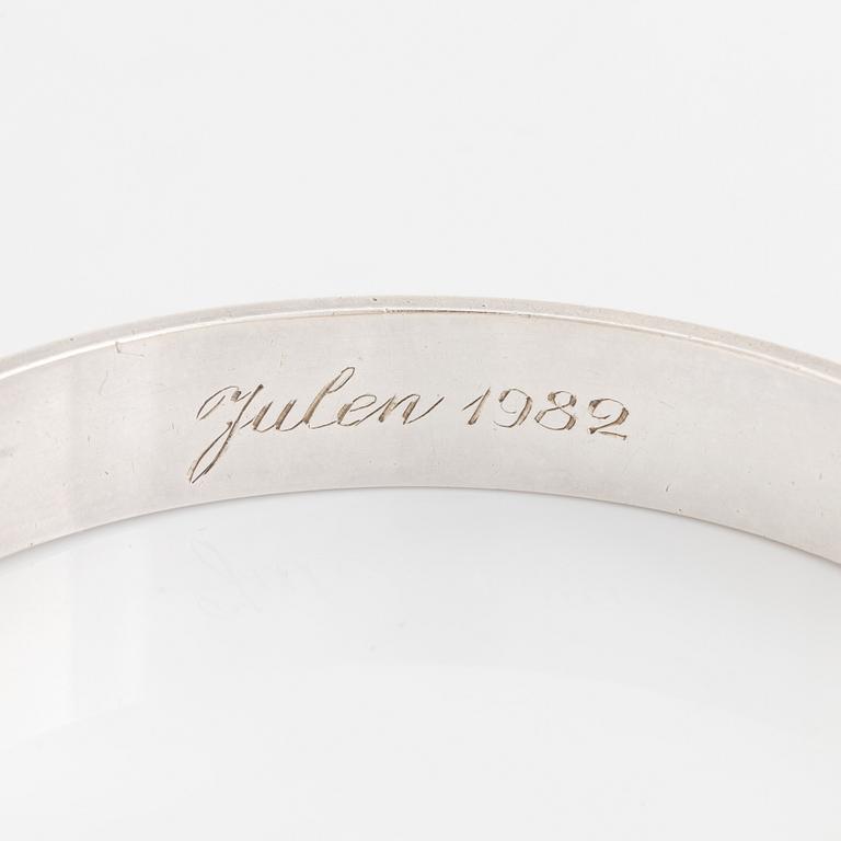 Karl-Ingemar Johansson a silver bracelet.