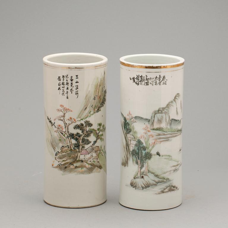 PERUKVASER, 2 st, porslin, Kina, 1800-1900-tal.