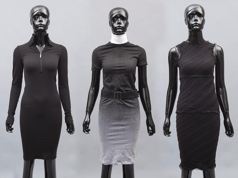 KLÄNNINGAR, 2 st, samt DRÄKT, 2 delar, Karl Lagerfeld för Wolford.