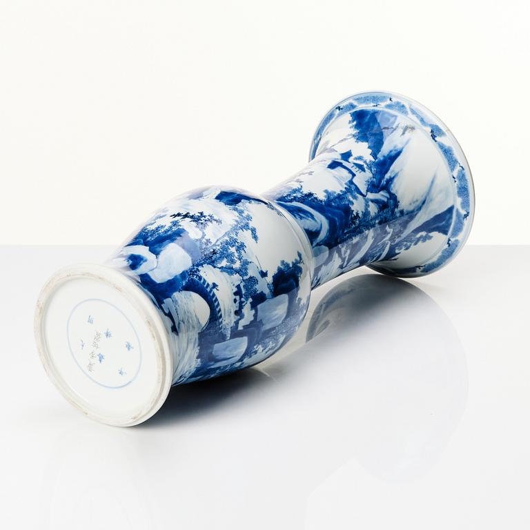 A Chinese blue and white 'Yen-Yen' vase, Qing dynasty, Kangxi (1662-1722).