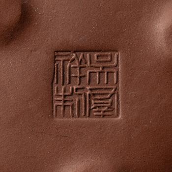 Wu Quan Xiang, A Chinese yixing teapot and a bowl with sieve and four cups, 1980s.