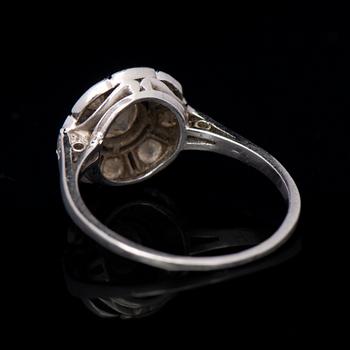 RING, briljantslipade diamanter, platina.