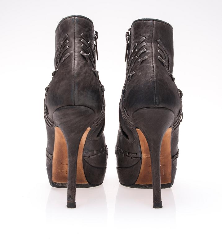 SKOR, Christian Dior.