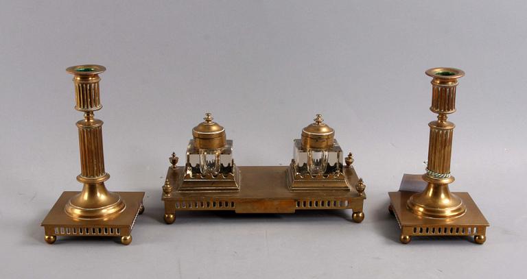 SKRIVUPPSATS MED LJUSSTAKAR, 2+1. Grillby Metall.