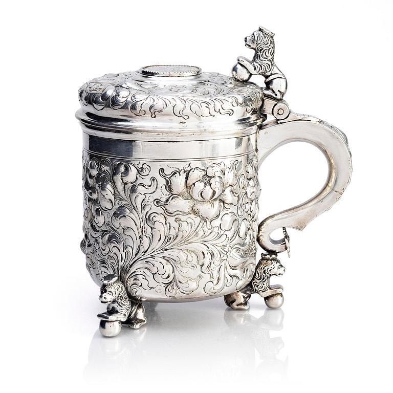 A probably Danish 19th/20th century silver tankard, unknown maker. No marks.