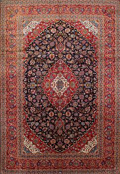 A KESHAN RUG, SIGNED, 413 x 297 cm.