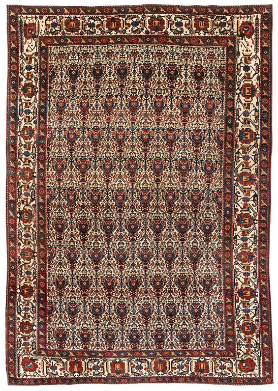 A semi-antique Abadeh rug, of 'Zili Sultan' design, ca 290 x 202,5 cm.