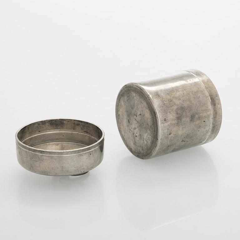 Bertel Gardberg, a lidded pewter jar, model 103, Hopeatehdas Oy, Helsinki.