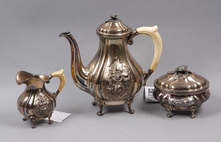 KAFFESERVIS, 3 delar, sterlingsilver, rokokostil. Wiener silversmide. Tot vikt ca 1140 gram.